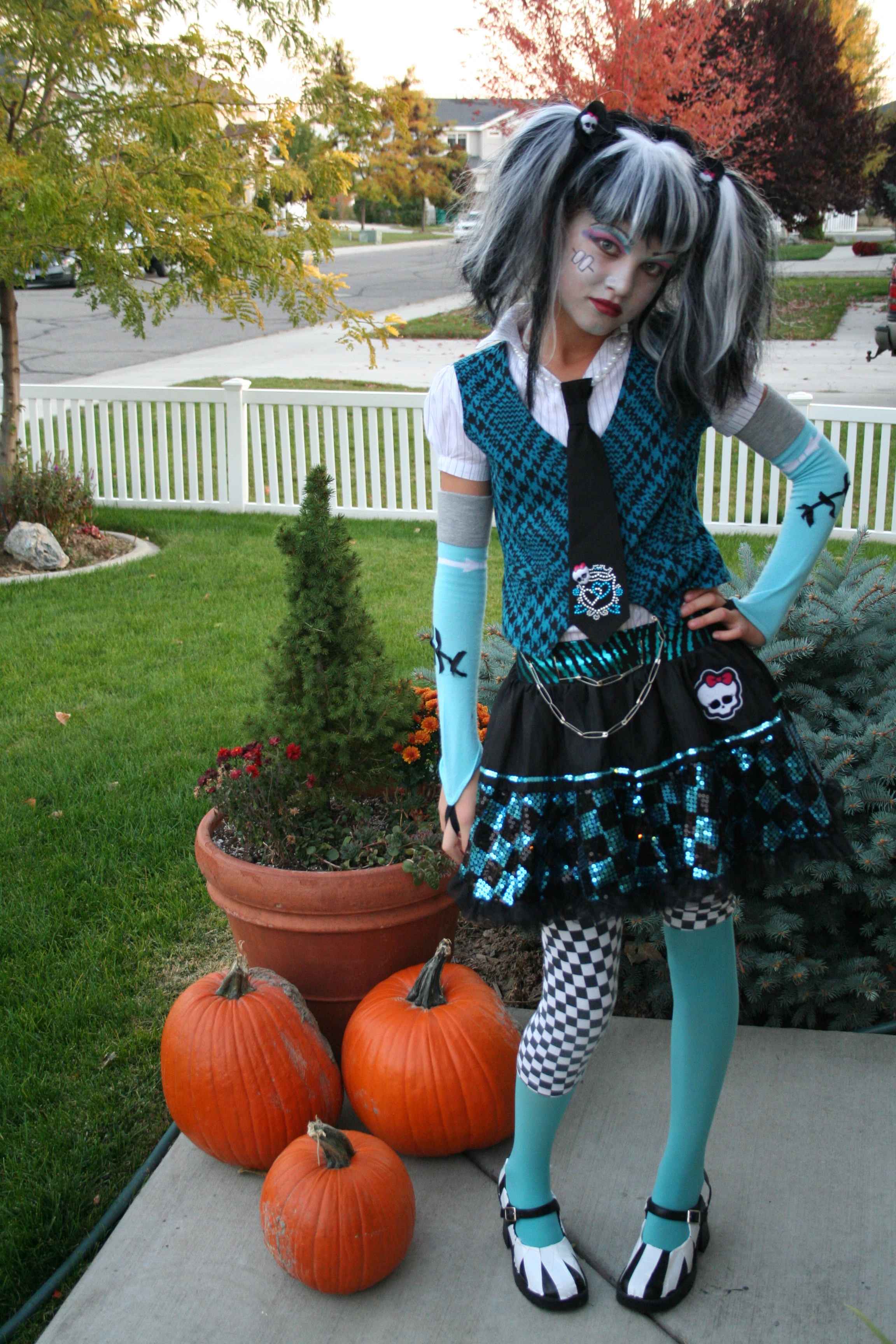 Monster High Frankie Stein Halloween Costume Idea And Makeup Tutorial The Costume Resource